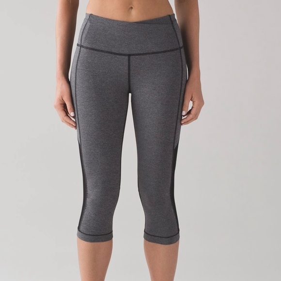 Lululemon Gear Up Crop 17” Leggings
Heathered Black / Black - Picture 2 of 10